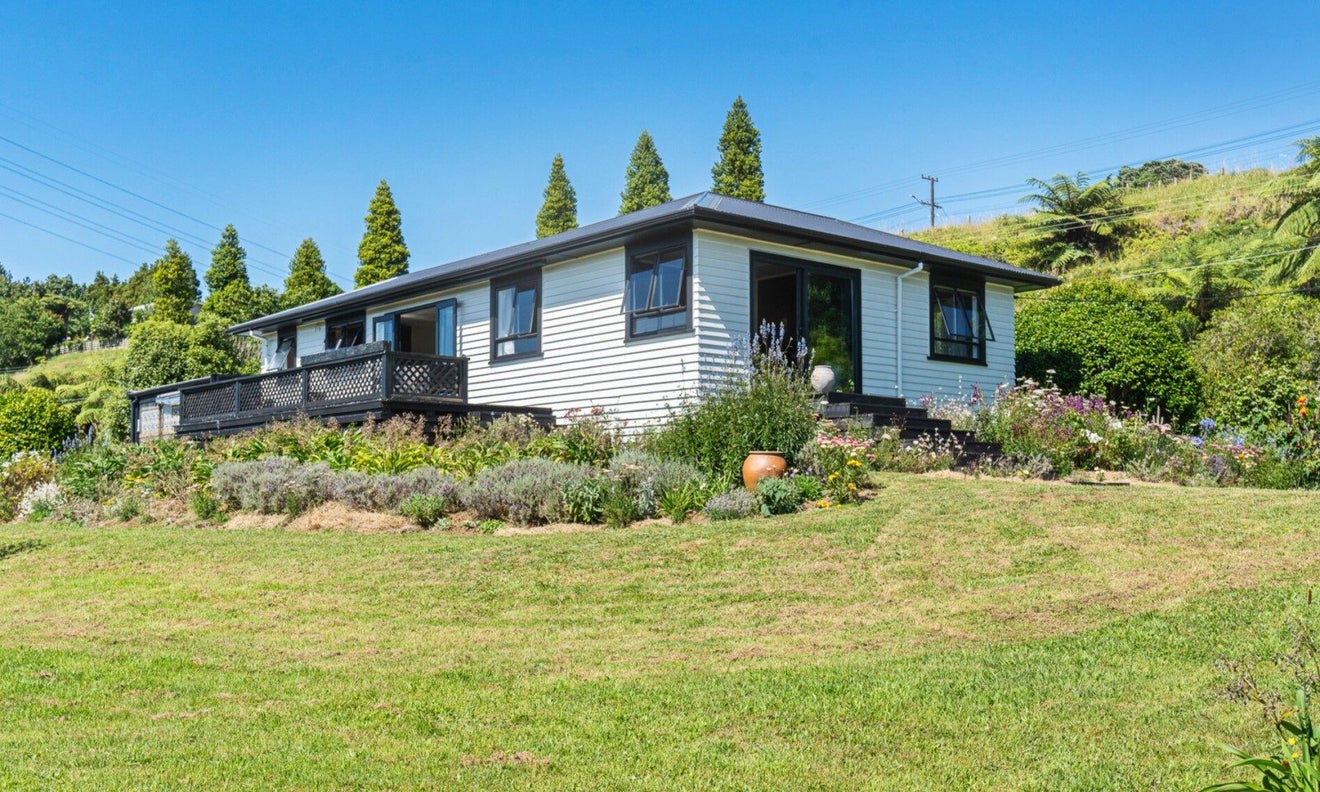 70 Saxton Road, Upper Vogeltown, New Plymouth - Carousel 2