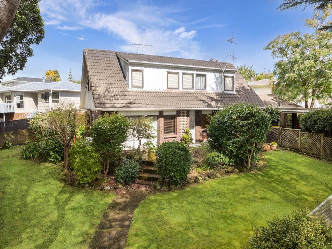 2 Yarra Place, Botany Downs, Auckland - Carousel 2