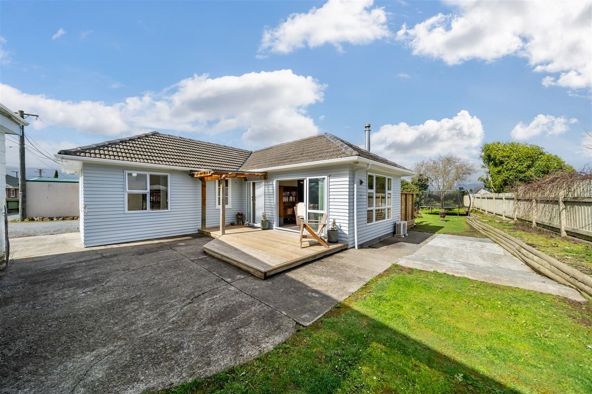 140 McLeod Street, Elderslea, Upper Hutt - Carousel 1