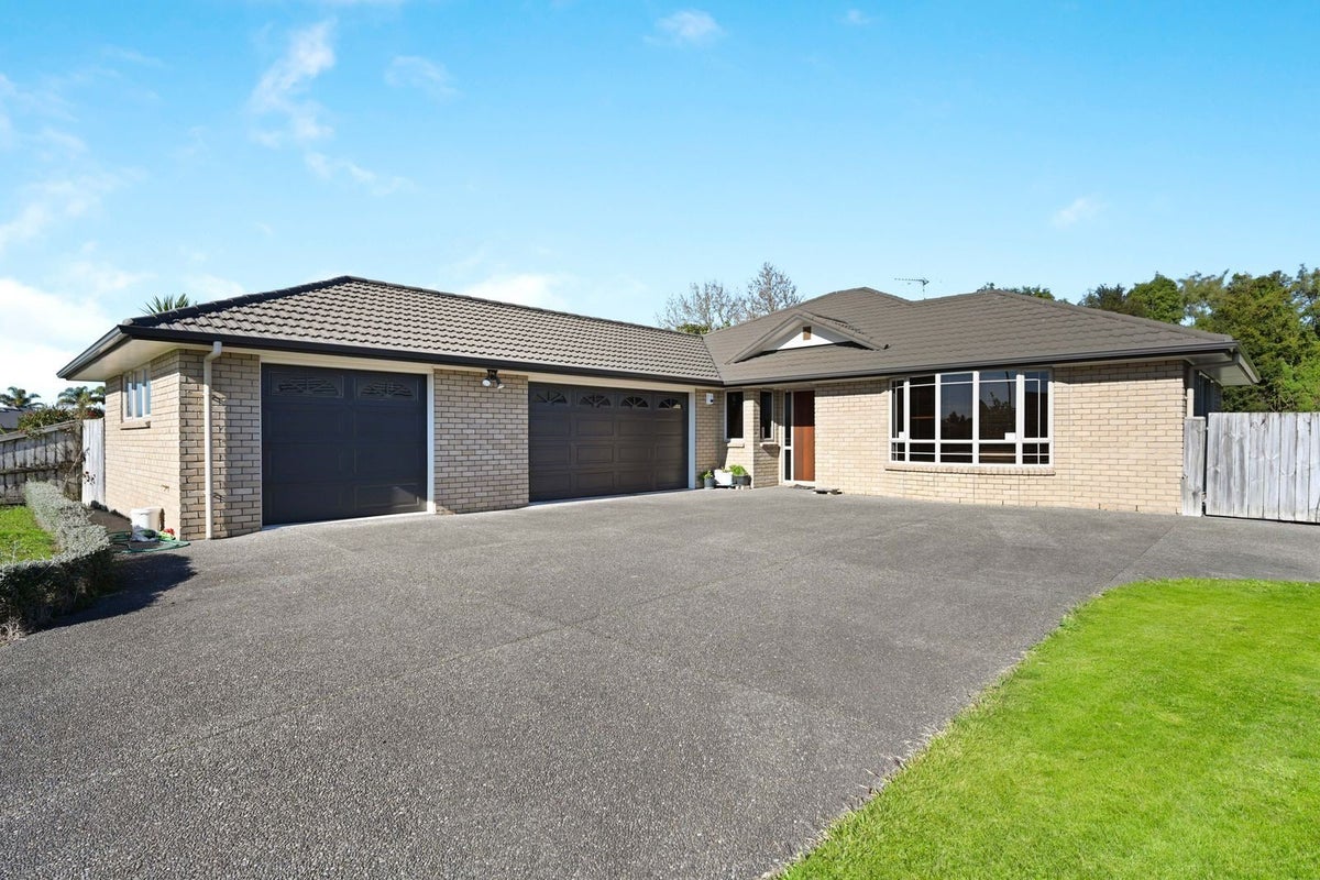 20 Palliser Drive, Huntington, Hamilton - Carousel 1