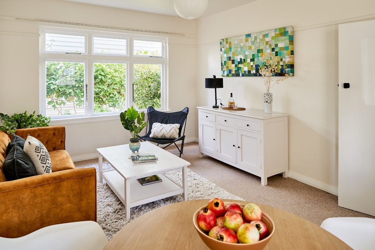 3/1 Rixon Grove, Mount Victoria, Wellington - Carousel 2
