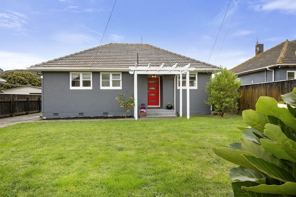 11 Hughes Crescent, Taita, Lower Hutt - Carousel 1