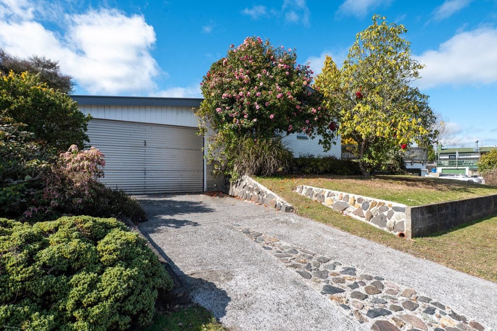 2 Hector Place, Sunnybrook, Rotorua - Carousel 2