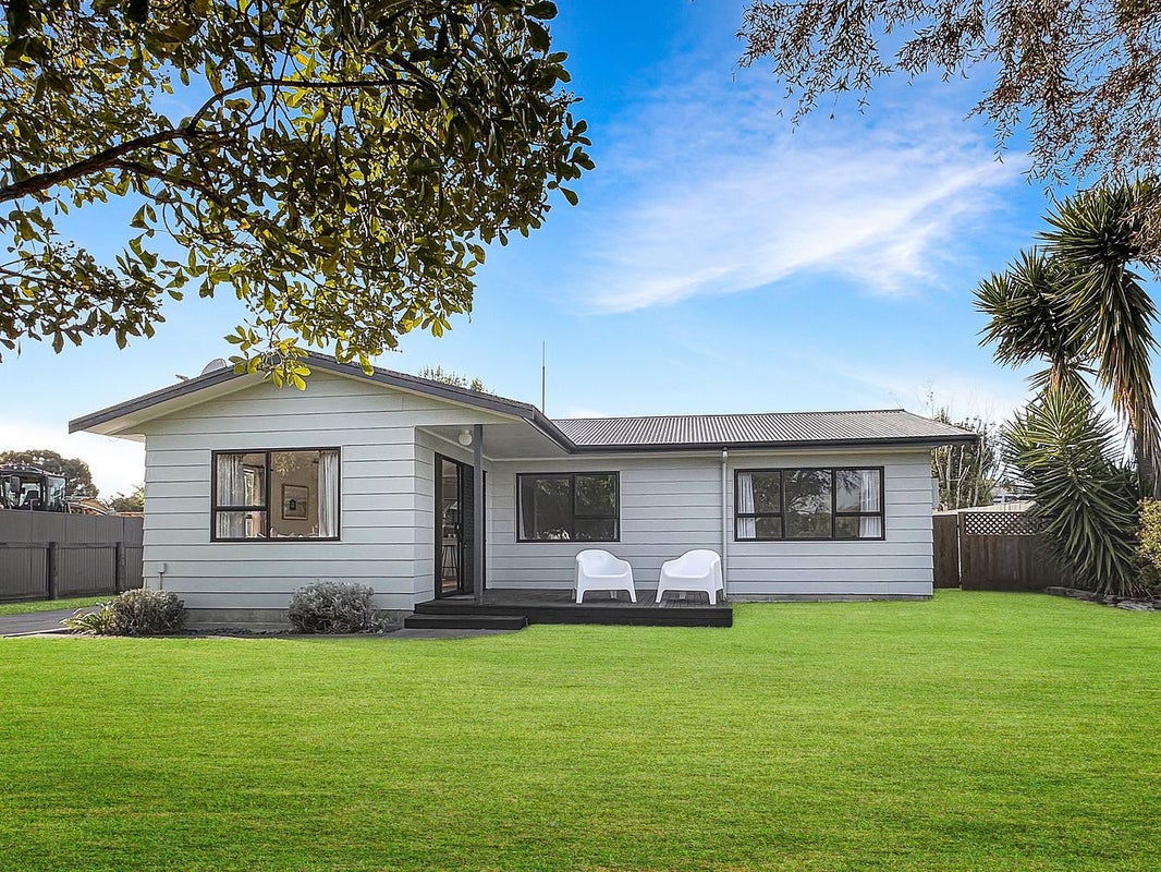 1 Perry Crescent, Greenmeadows, Napier - Carousel 1