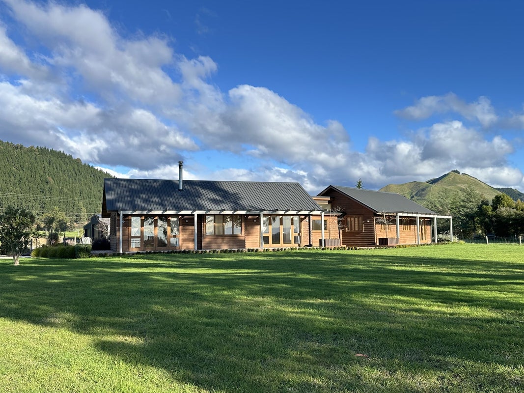 154 Clover Road East, Hope, Richmond - Carousel 1