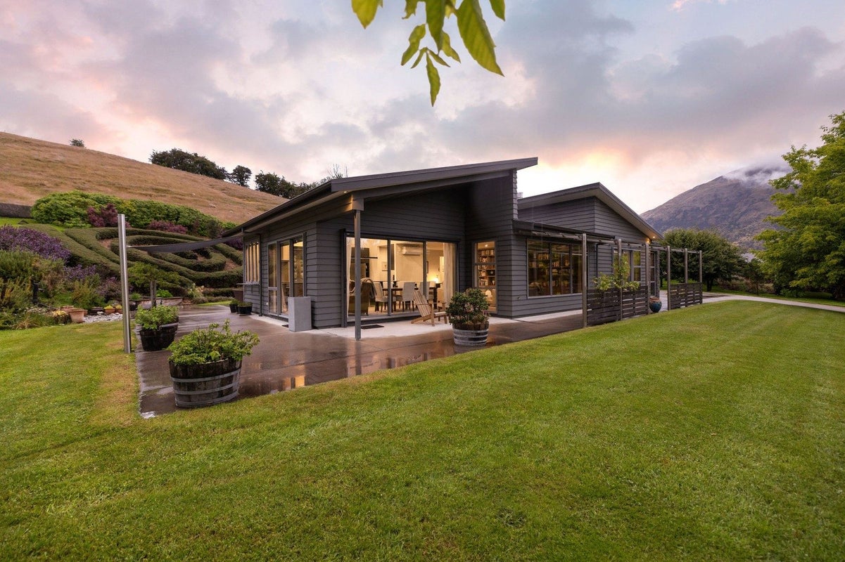 44 Springbank Grove, Lower Shotover, Queenstown - Carousel 1
