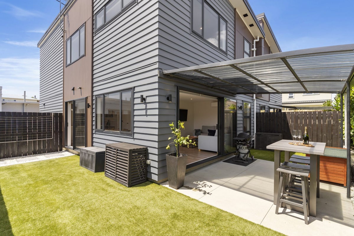2/1 Tiaka Place, Pakuranga, Auckland - Carousel 2