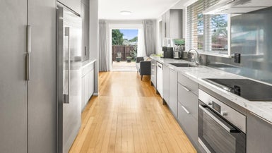 28 Greta Street, Glenview, Hamilton - Carousel 1
