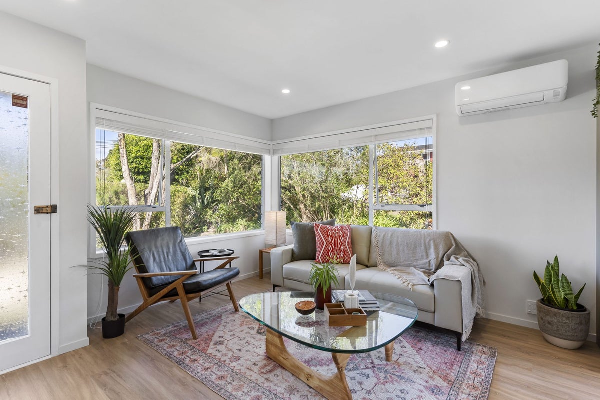 2/70 Cliff View Drive, Green Bay, Auckland - Carousel 2