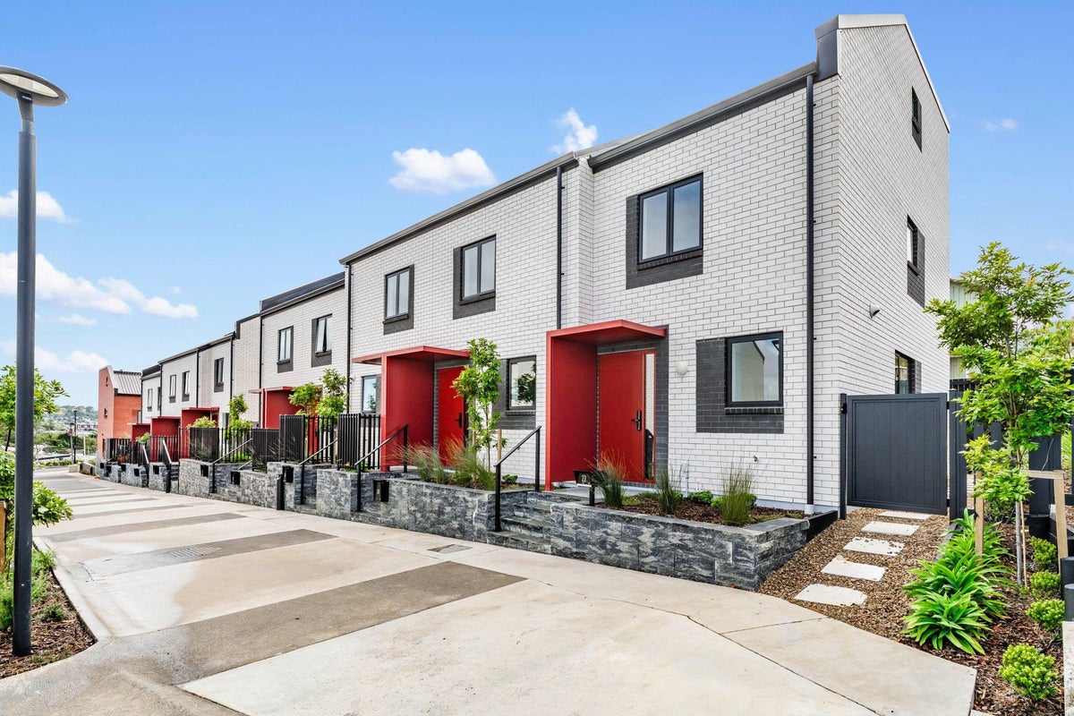 73 Freeland Avenue, Mount Roskill, Auckland - Carousel 1