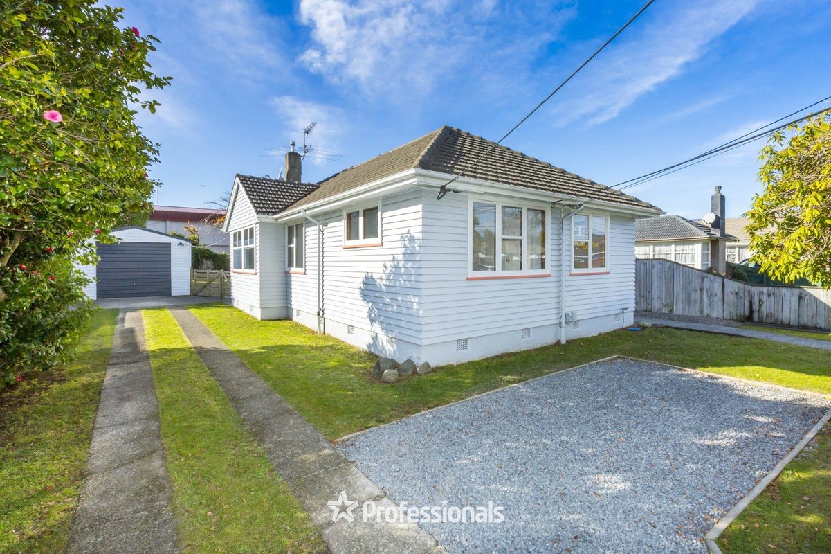 10 Byron Street, Trentham, Upper Hutt - Carousel 1