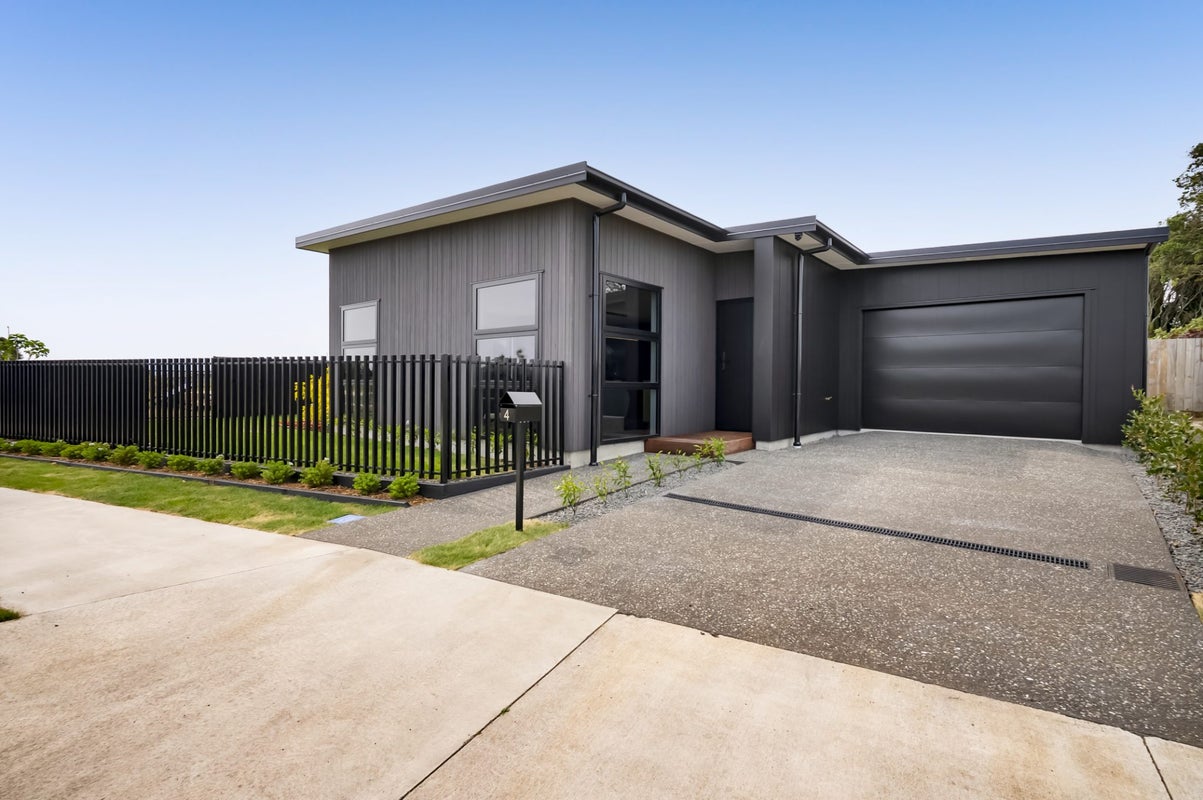 4 Wakaiwa Drive, Bell Block, New Plymouth - Carousel 1