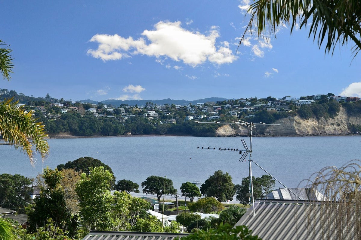 956 Whangaparaoa Road, Manly, Whangaparaoa - Carousel 1