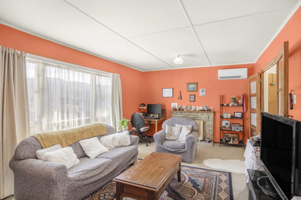 87 Coast Road, Wainuiomata, Lower Hutt - Carousel 2