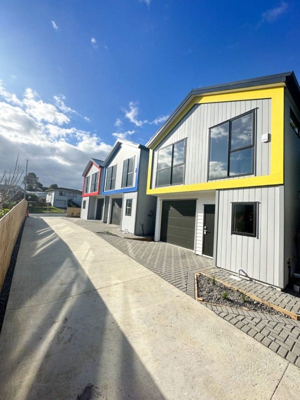 23B West Harbour Drive, West Harbour, Auckland - Carousel 1