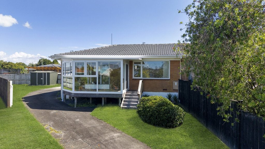 1/23 Liam Place, Half Moon Bay, Auckland - Carousel 1