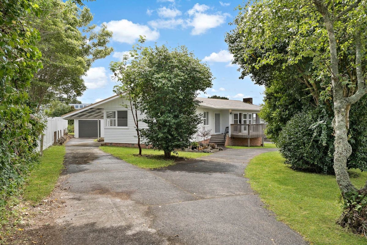 66 Divich Avenue, Te Atatu South, Auckland - Carousel 2
