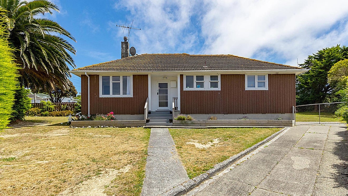 4 Paenui Street, Titahi Bay, Porirua - Carousel 1