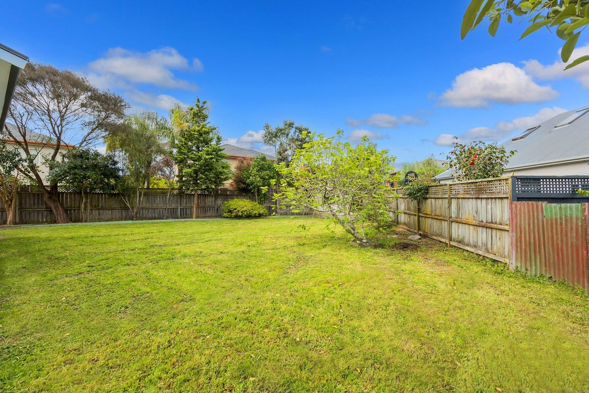 10 Phillip Parade, Forrest Hill, Auckland - Carousel 24