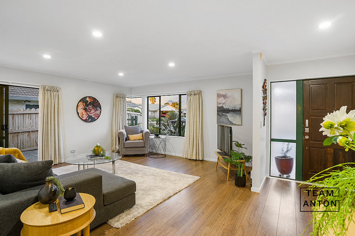 1/16 Fintona Place, Dannemora, Auckland - Carousel 1
