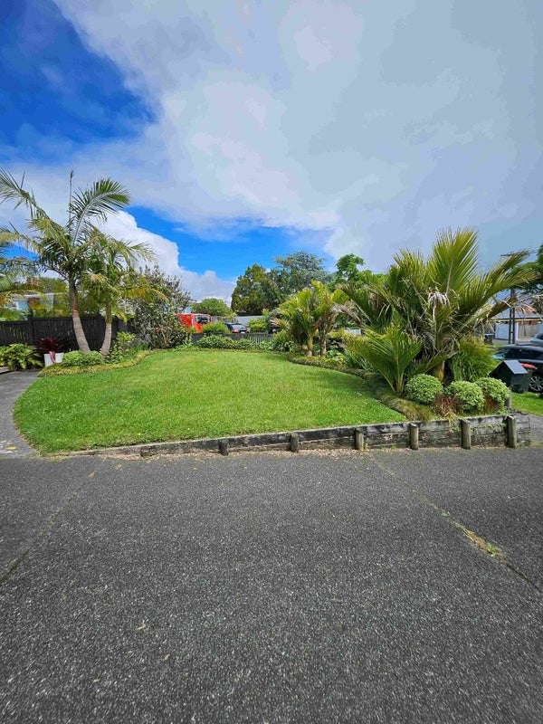 1/14 Riro Street, Point Chevalier, Auckland - Carousel 2