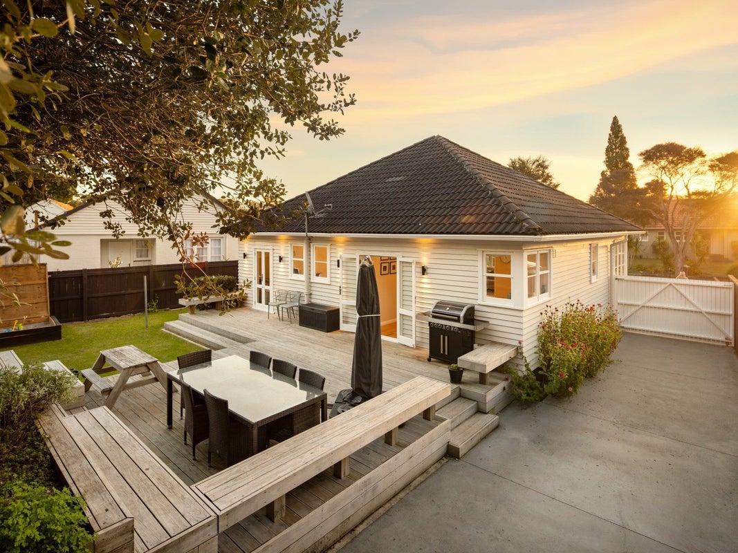 42 Galway Avenue, Hamilton East, Hamilton - Carousel 1