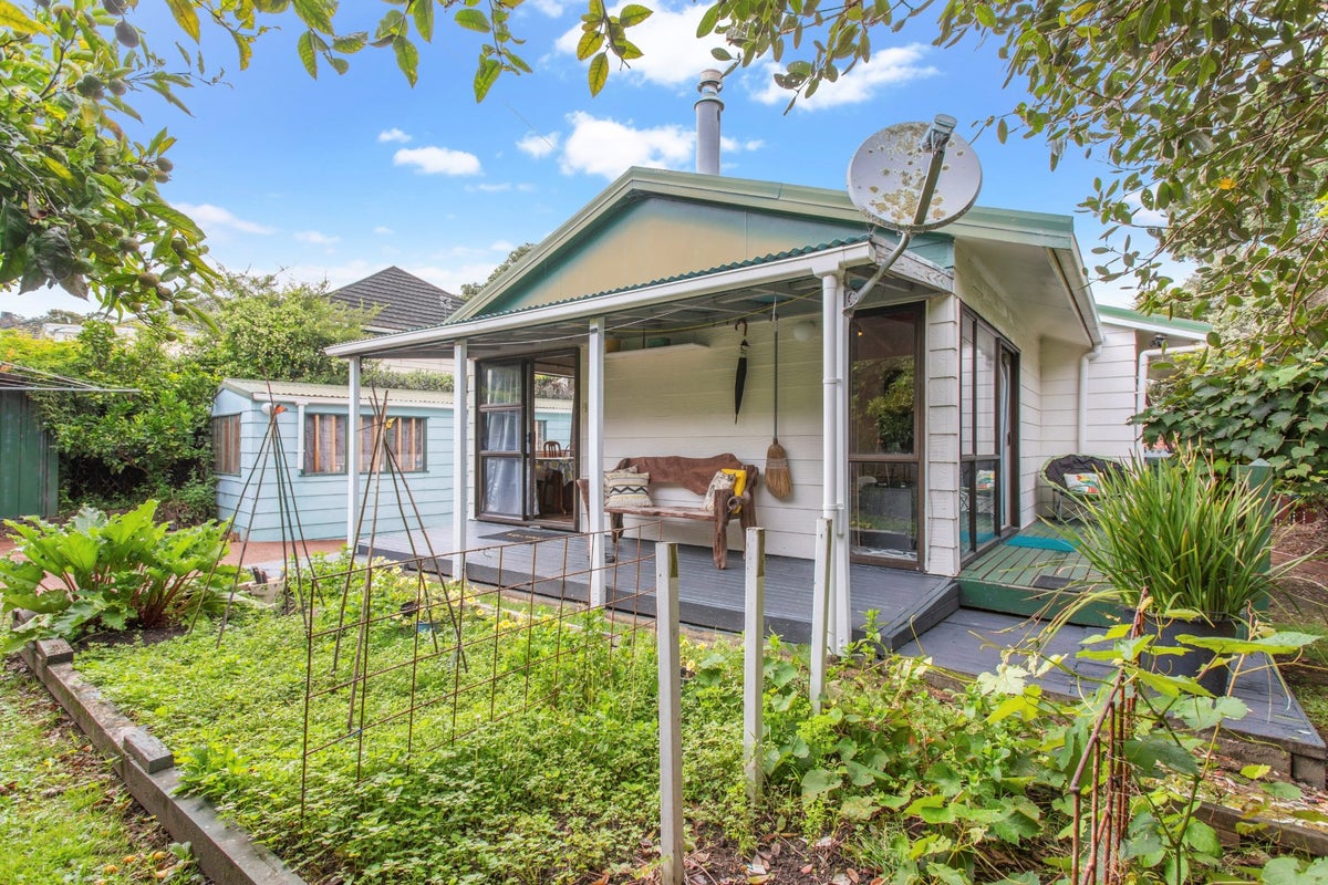 11A Beatrix Street, Avondale, Auckland - Carousel 1
