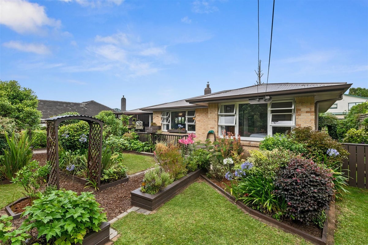 1 Kiwi Street, Springfield, Rotorua - Carousel 1