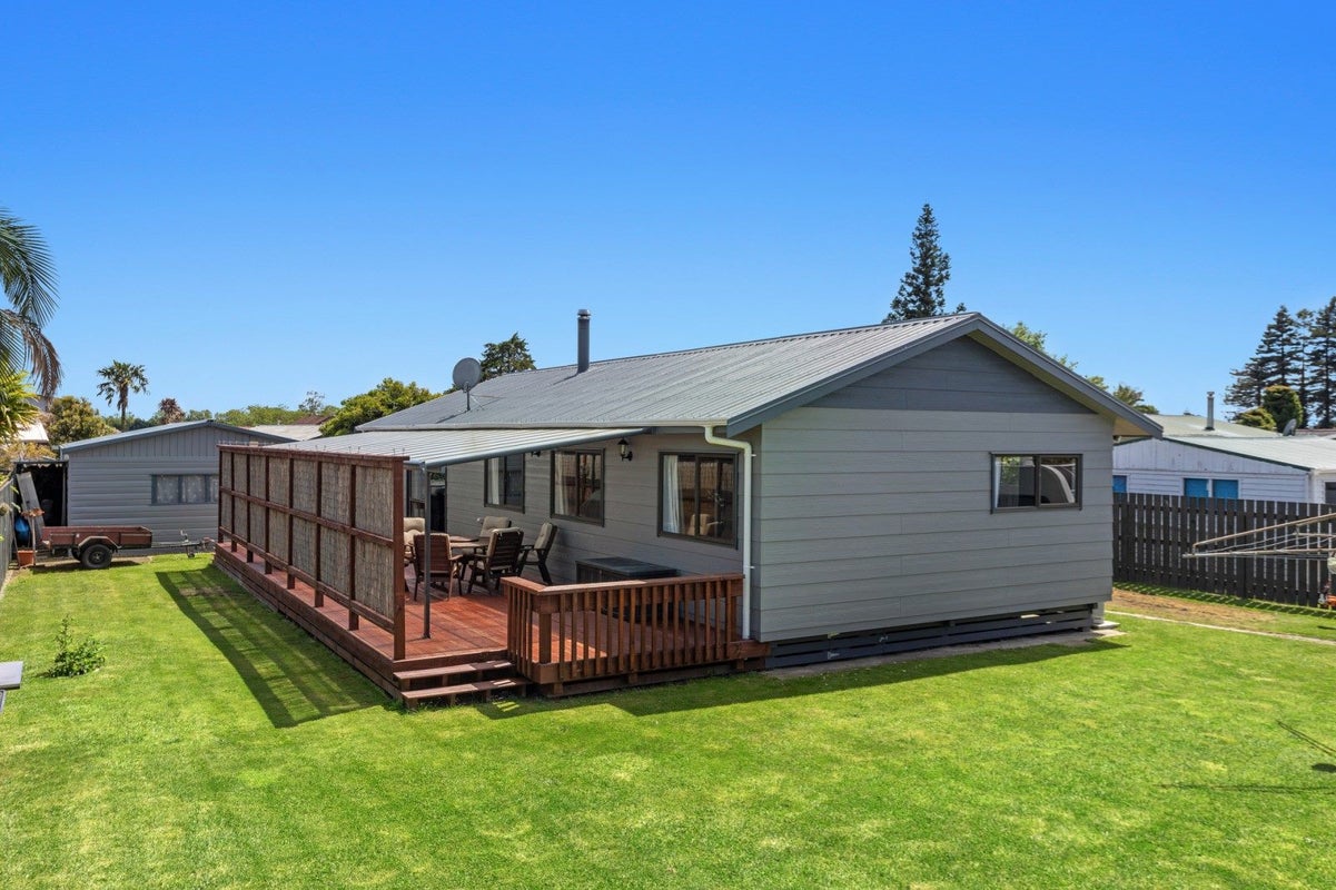 8 Tawhara Place, Edgecumbe, Edgecumbe - Carousel 1
