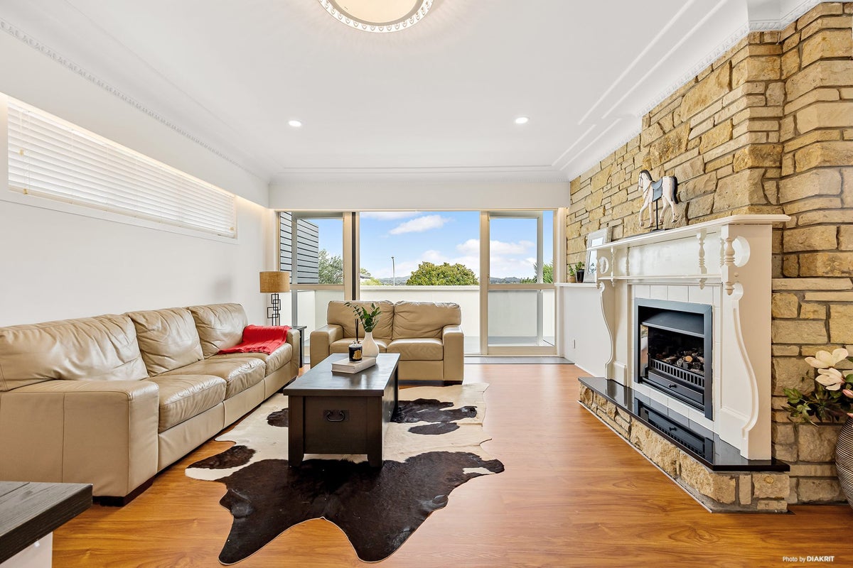 14 Lewis Road, Pakuranga, Auckland - Carousel 1