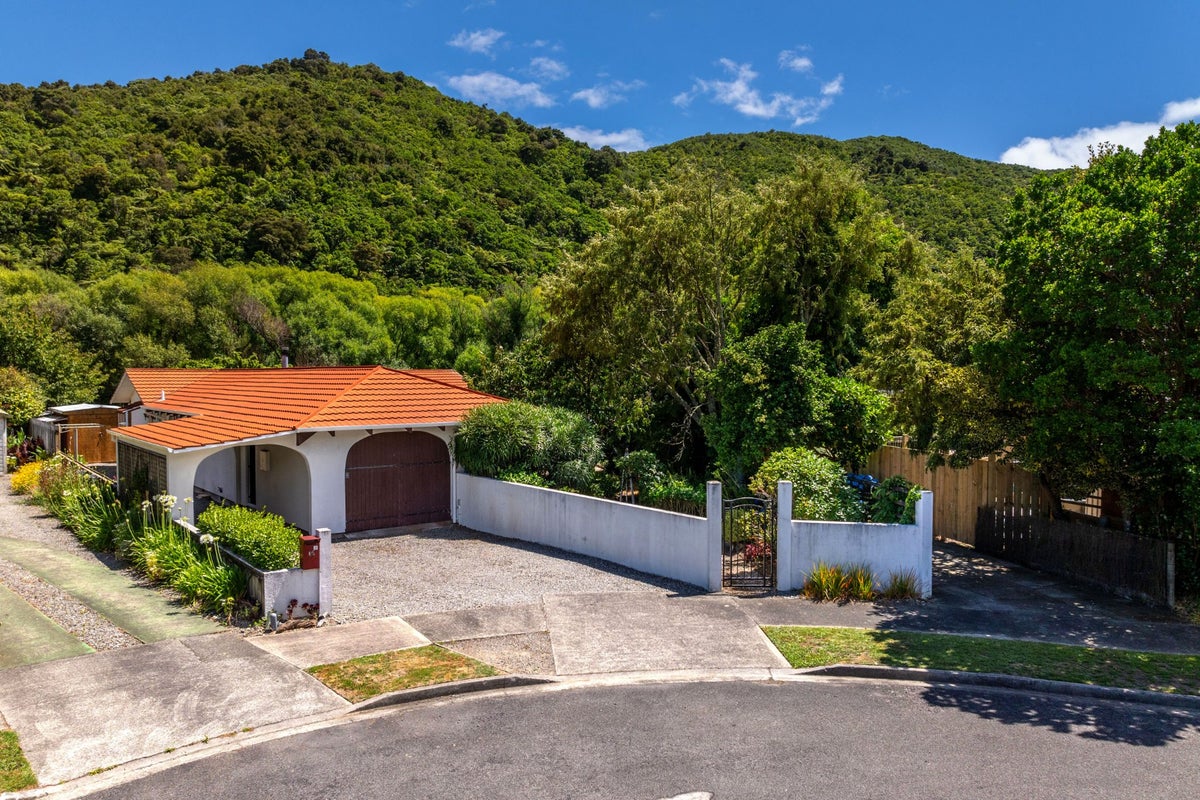 14 The Anchorage, Waikawa, Picton - Carousel 1