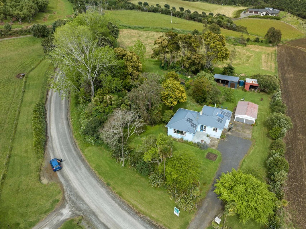 3205 South Head Road, Helensville - Carousel 1