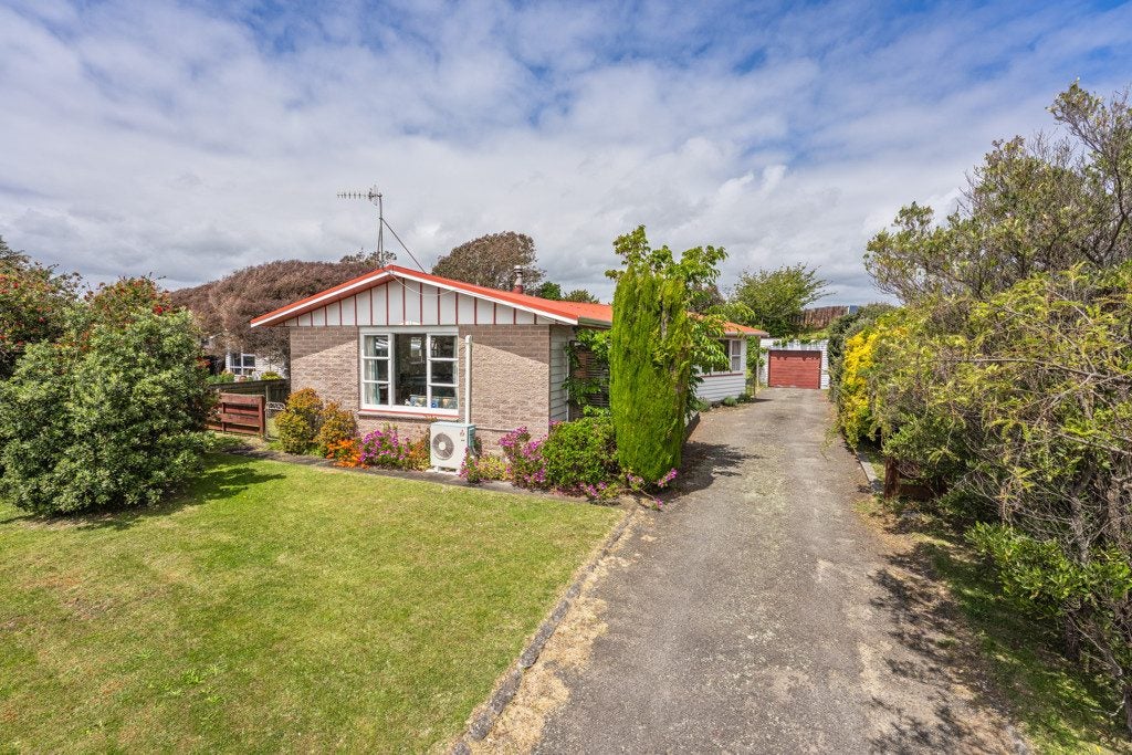 64 Michael Road, Paraparaumu Beach, Paraparaumu - Carousel 1