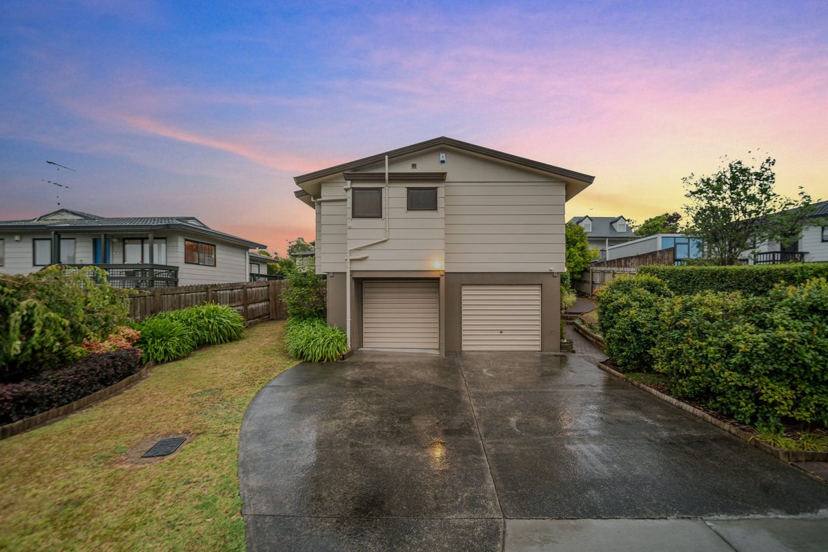 2/28 Gosford Drive, Botany Downs, Auckland - Carousel 26