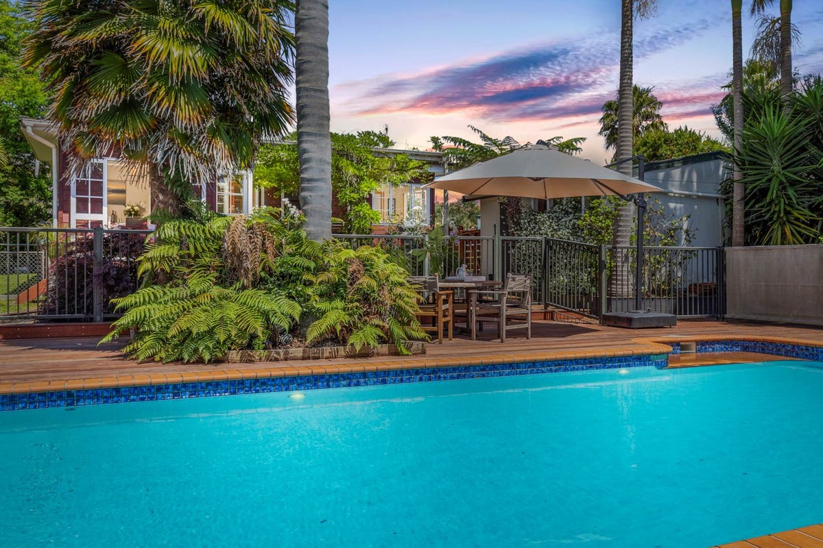 17 Sunkist Bay Road, Beachlands, Auckland - Carousel 1