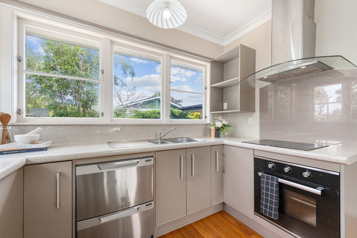 2 Squires Place, Awapuni, Palmerston North - Carousel 2