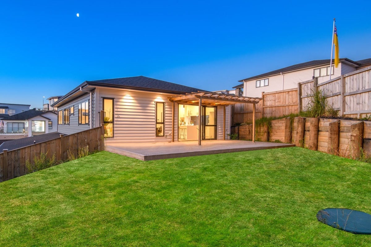 124 San Valentino Drive, Henderson, Auckland - Carousel 2