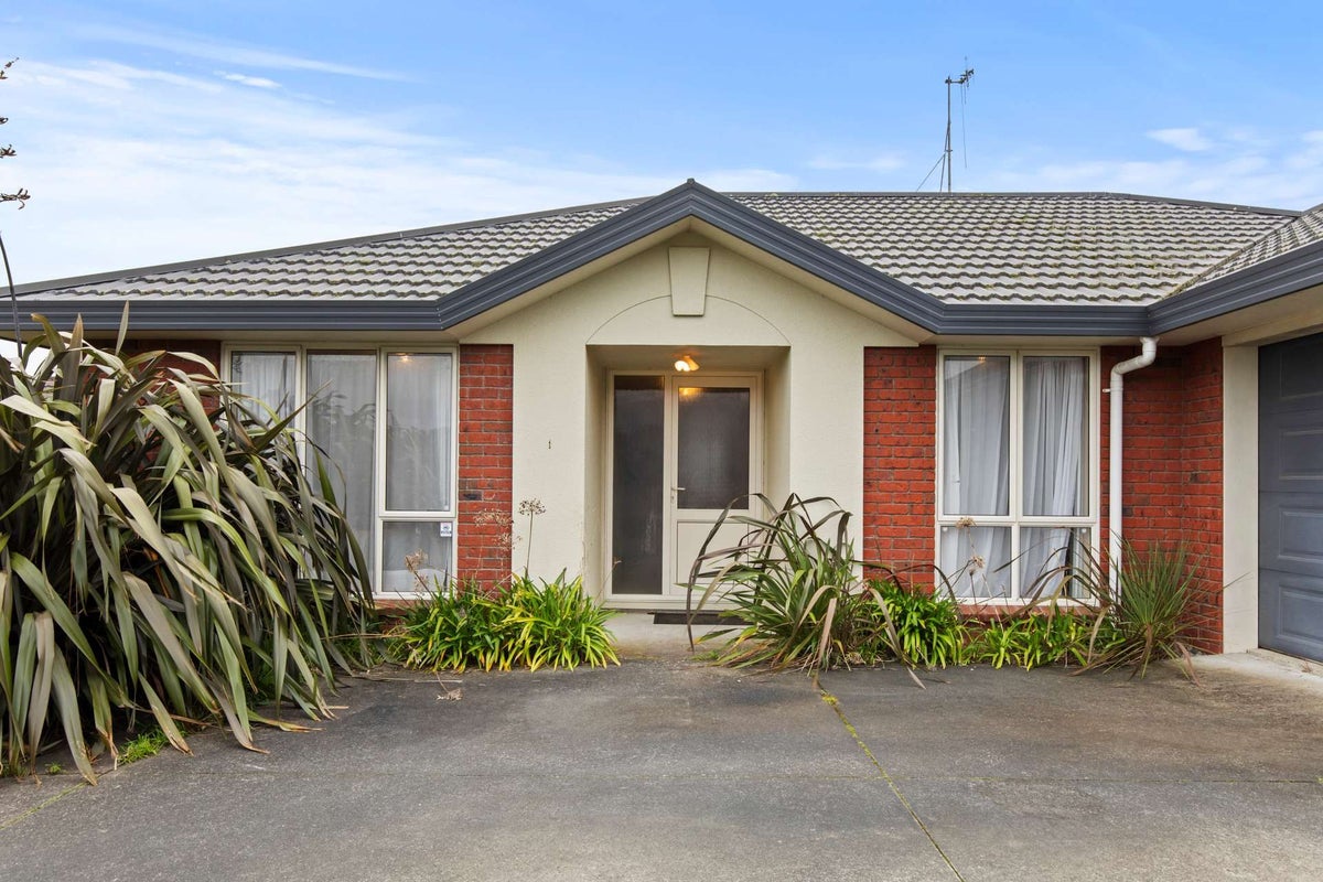 5 Boston Parade, Kelvin Grove, Palmerston North - Carousel 2