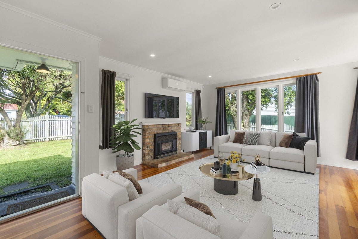 6 Grainger Road, Te Atatu South, Auckland - Carousel 1