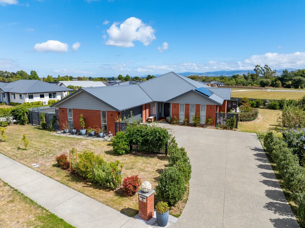 8 Coralie Place, Lansdowne, Masterton - Carousel 2