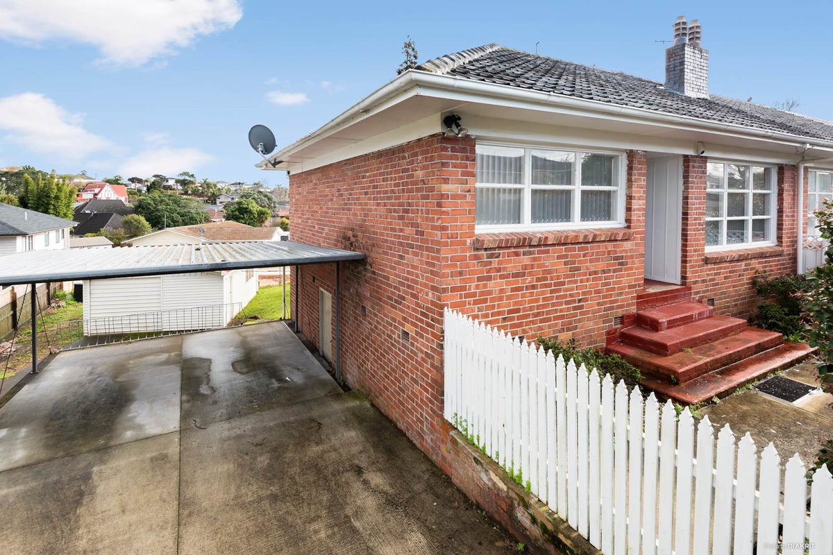 1B Eaton Road, Hillsborough, Auckland - Carousel 1