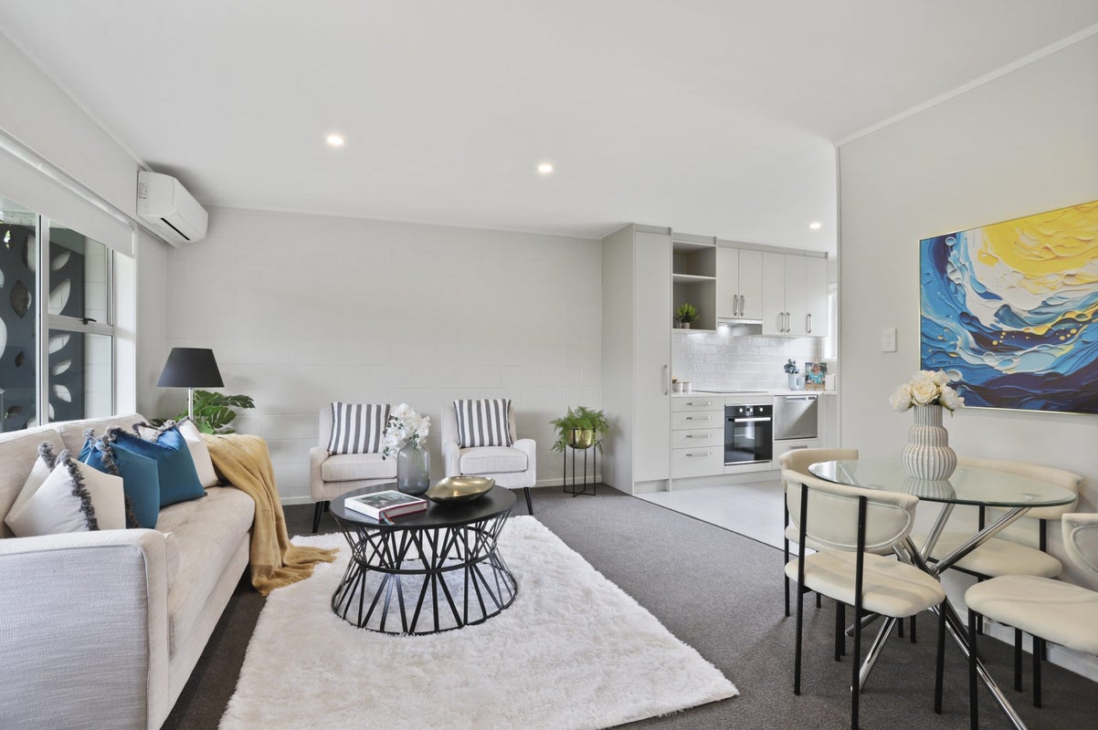 2/59 Newington Road, Henderson, Auckland - Carousel 1