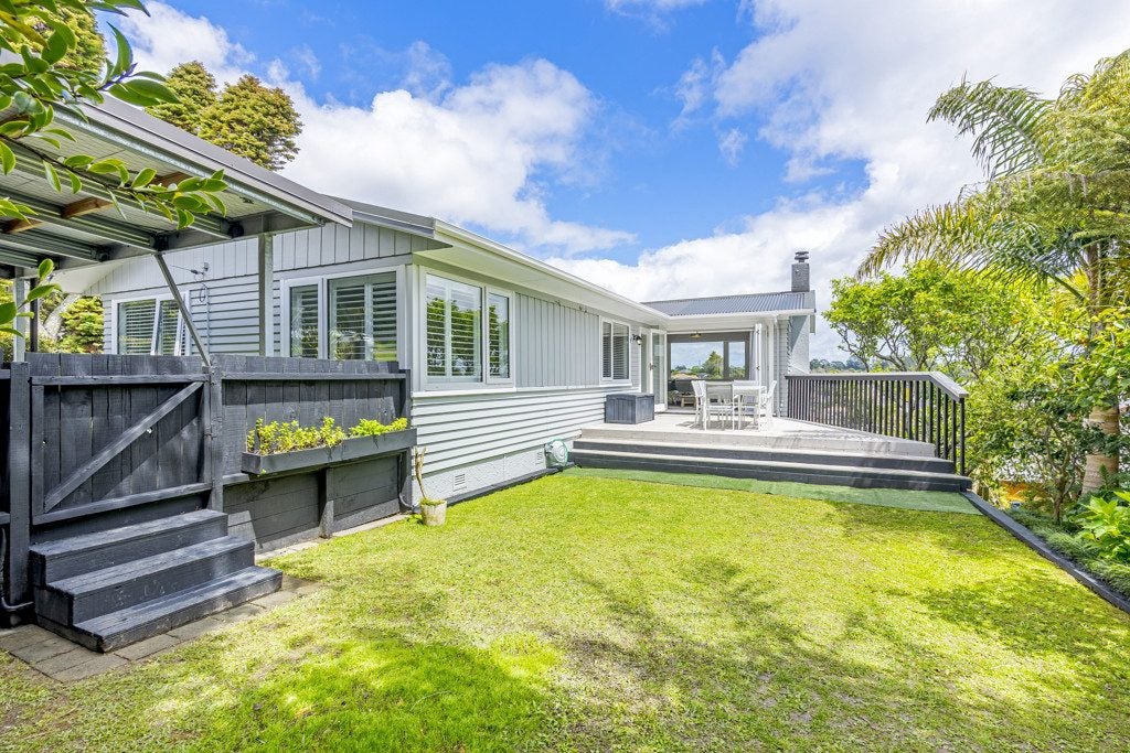 1/32 Sunset Road, Unsworth Heights, Auckland - Carousel 1
