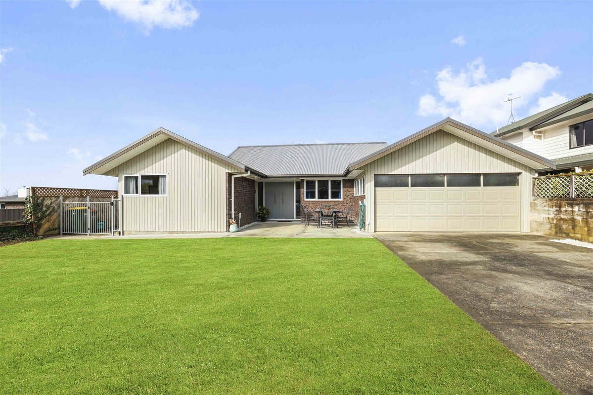 47 Sunnyhills Avenue, Glenview, Hamilton - Carousel 1