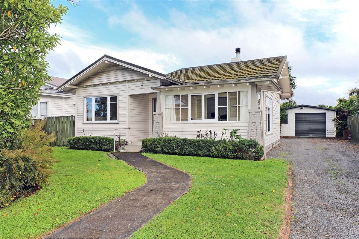 302 Mclean Street, Saint Leonards, Hastings - Carousel 1