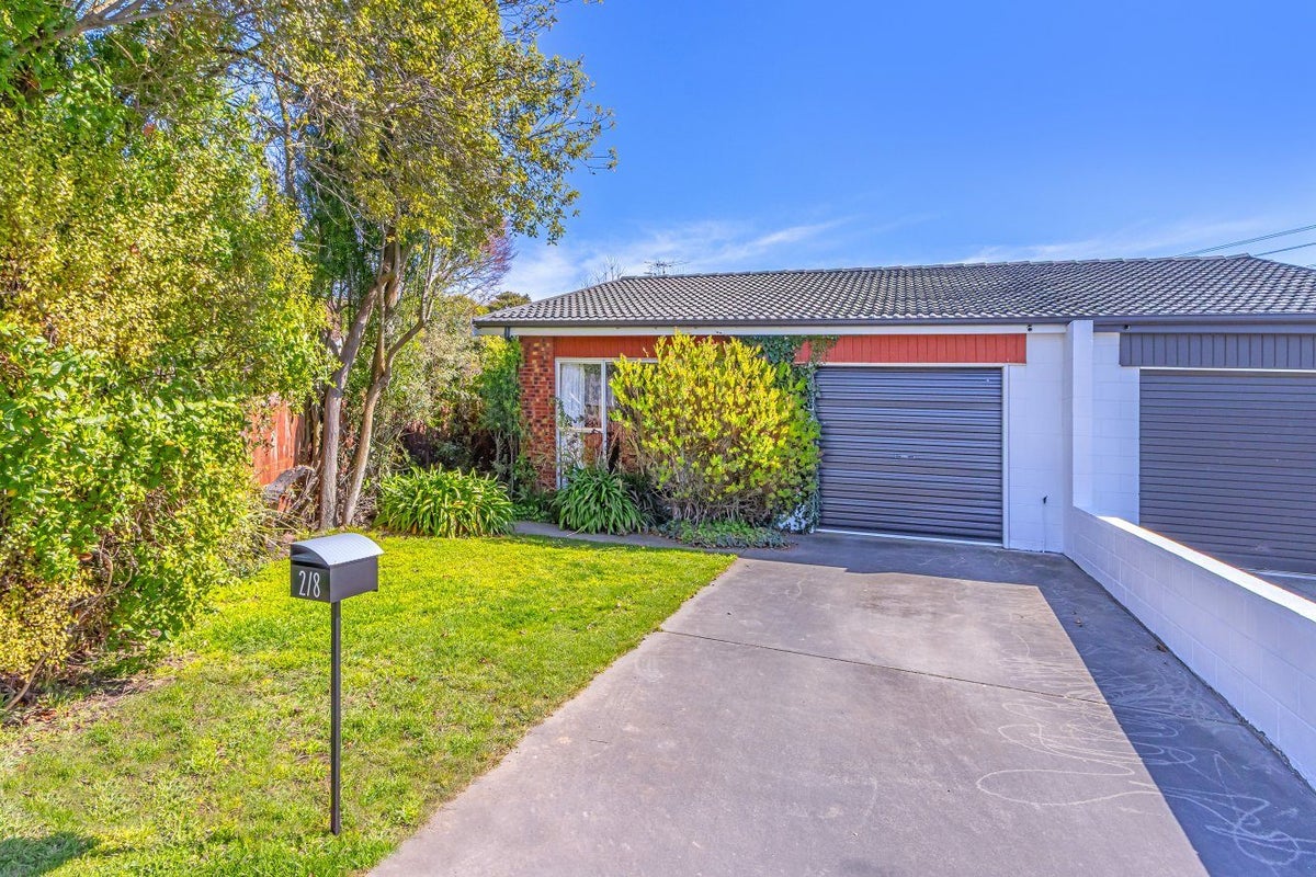2/8 Witbrock Crescent, Burnside, Christchurch - Carousel 1