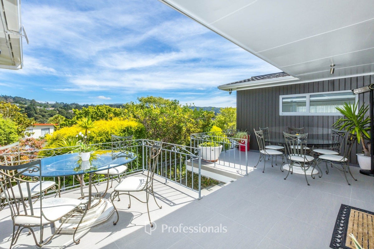 18 Dalton Grove, Stokes Valley, Lower Hutt - Carousel 1