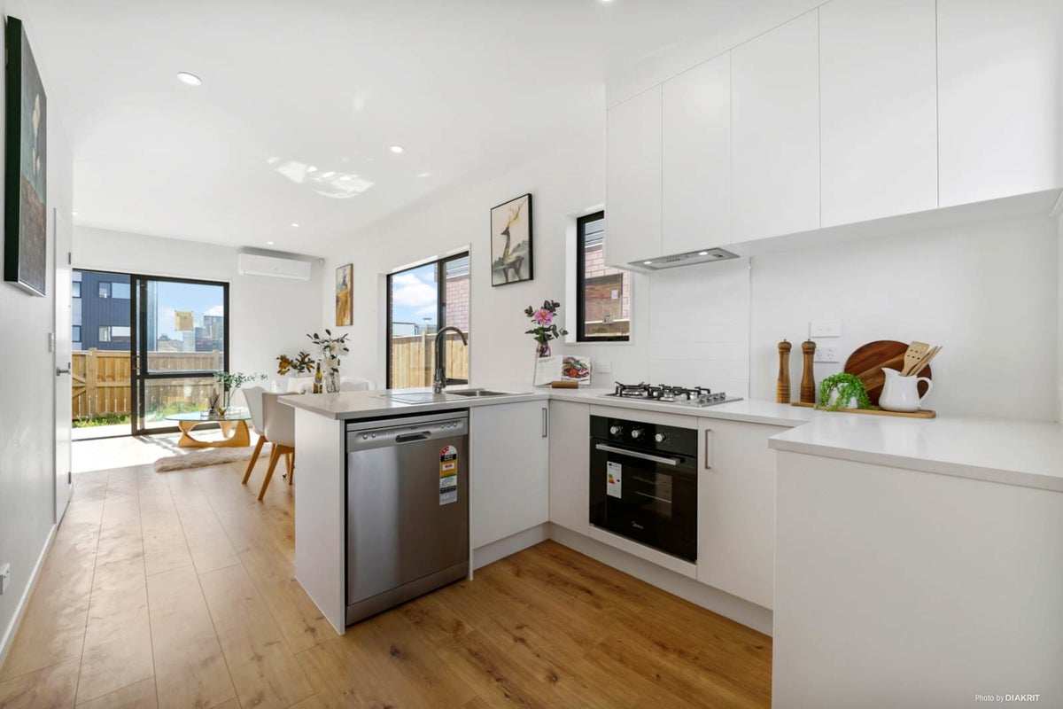 37 Hearth Street, Flat Bush, Auckland - Carousel 2