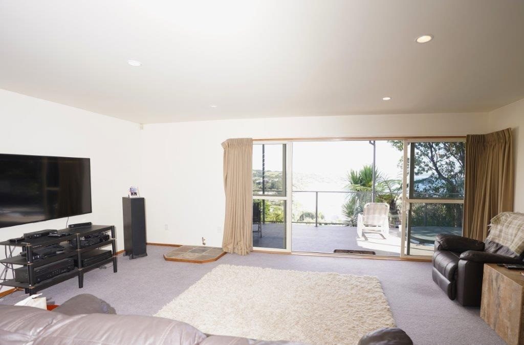8 Kingswood Place, Langs Beach, Waipu - Carousel 2