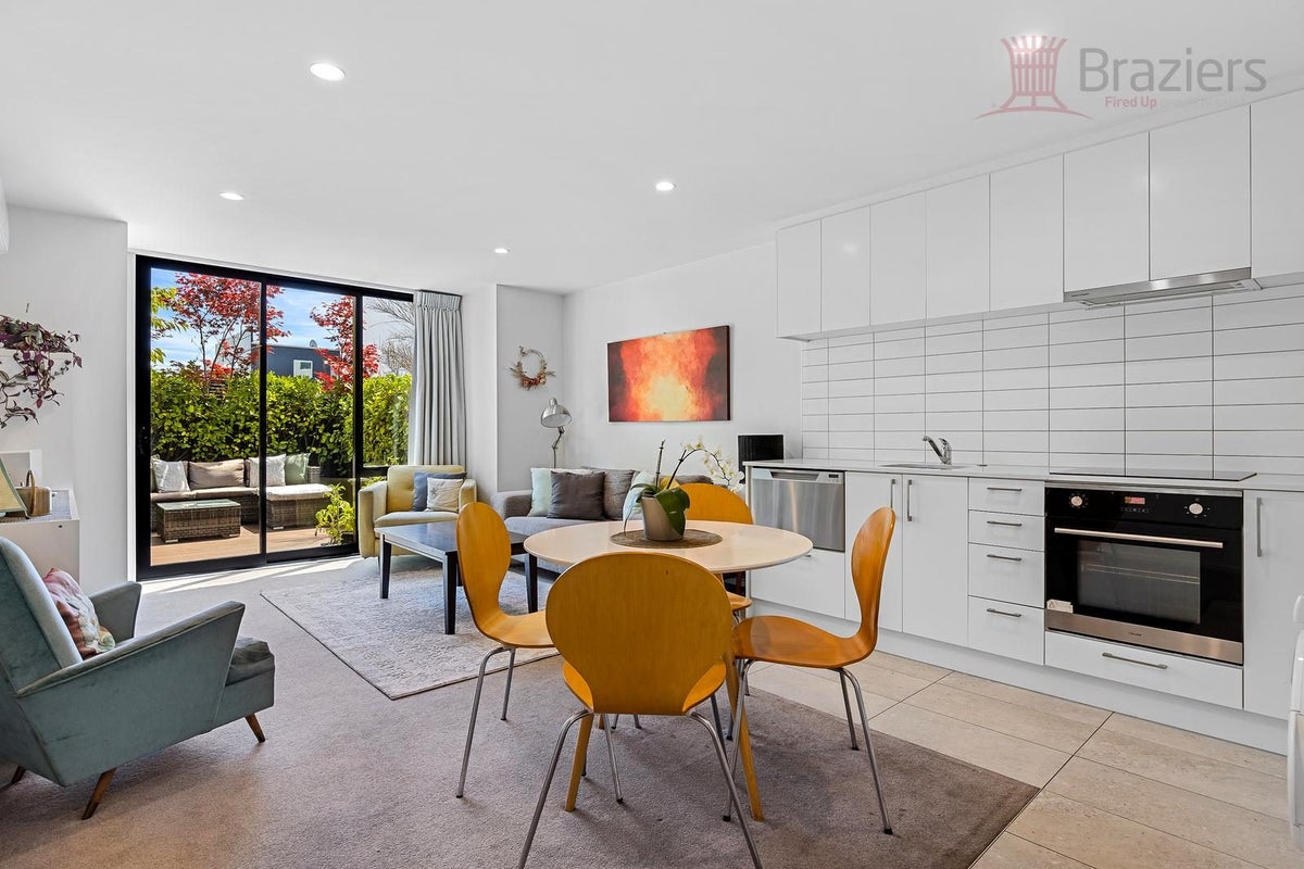 4/90 Edgeware Road, St Albans, Christchurch - Carousel 1